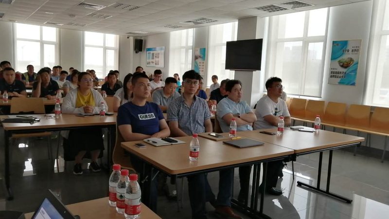新员工培训与老带新：两种策略的深层解析与区别